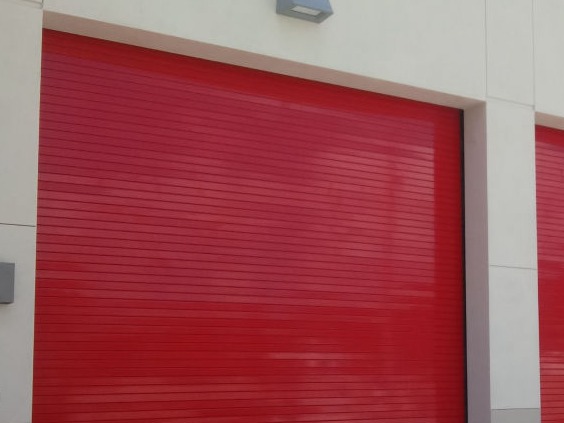 Our 2670-I INSULATED oversize Heavy Duty Rolling Door Provide energy efficiency with structural strength and durability for openings of oversize width or high. It offer the same benefits of our Service Rolling Doors with the added benefit of keeping thermal loss to an absolute mínimum.