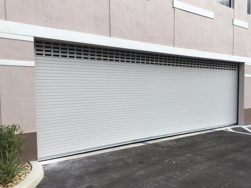 Medium Dutty Roll-Up Door