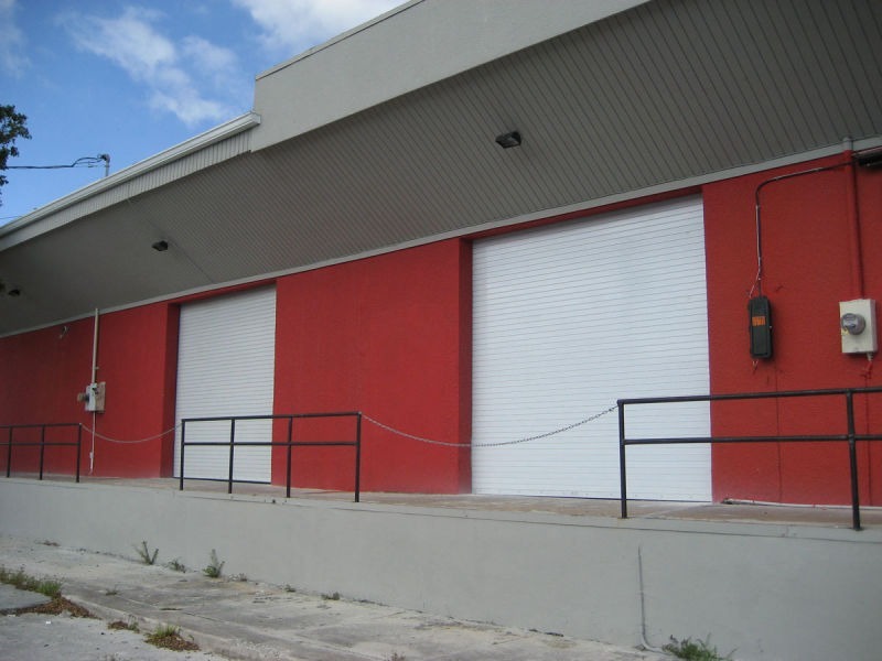 The Conveyor Rolling Door is a great and versatile solution for conveyor belts openings, providing safety and security features like solid curtain or grille curtain, Impact and Wind rating, Insulation, Fire rating, smoke rating and more.